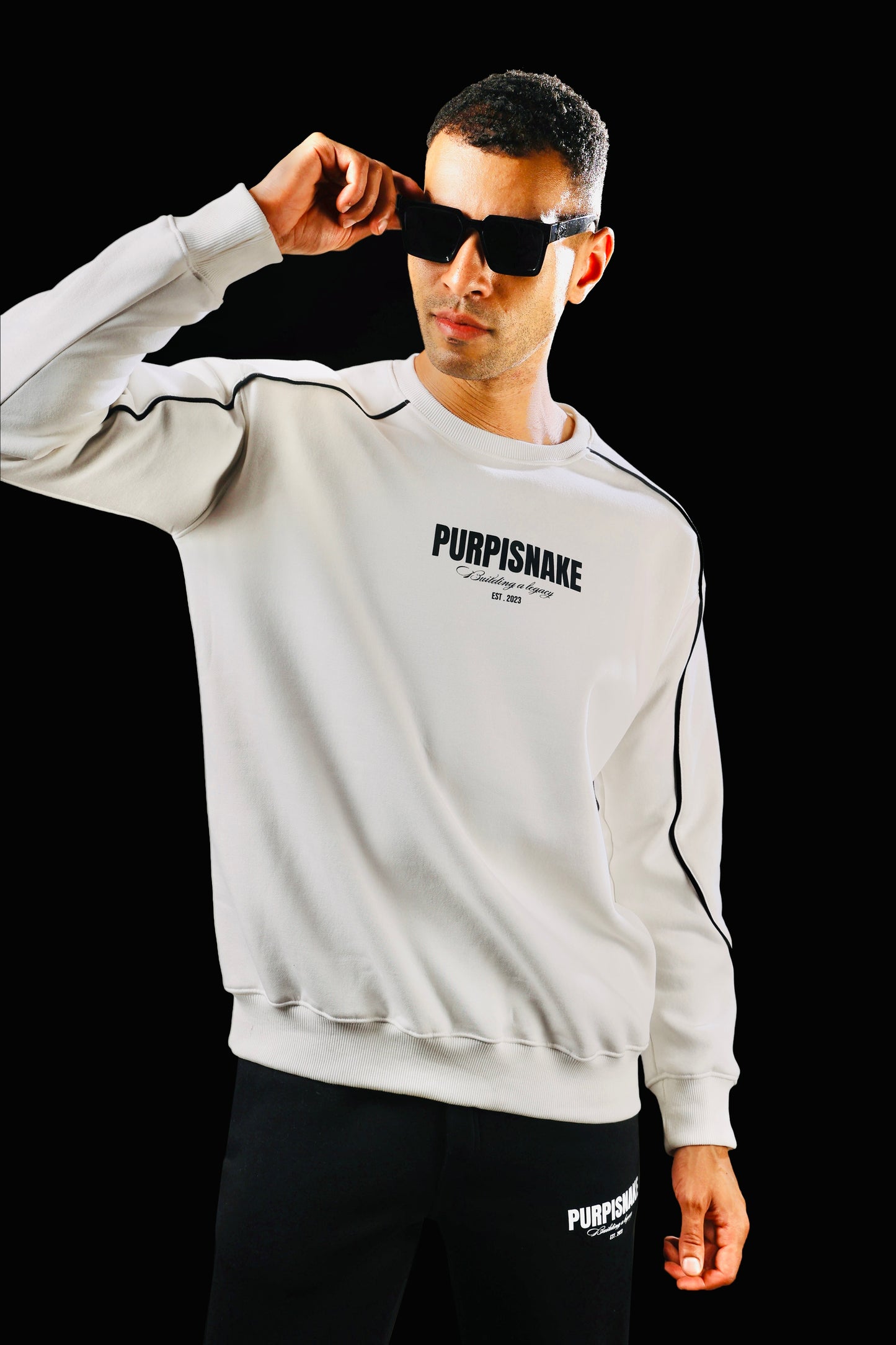 White piping sweatshirt