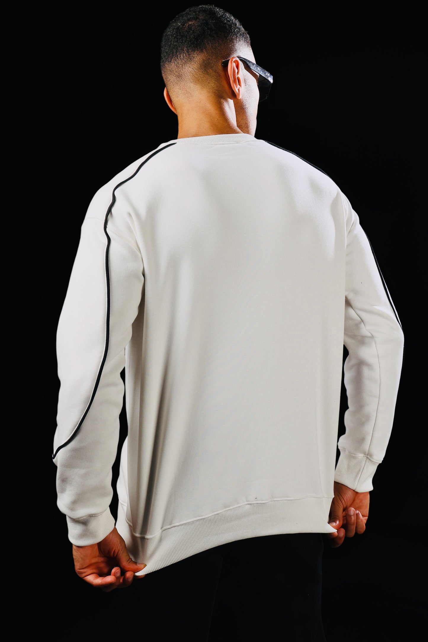 White piping sweatshirt