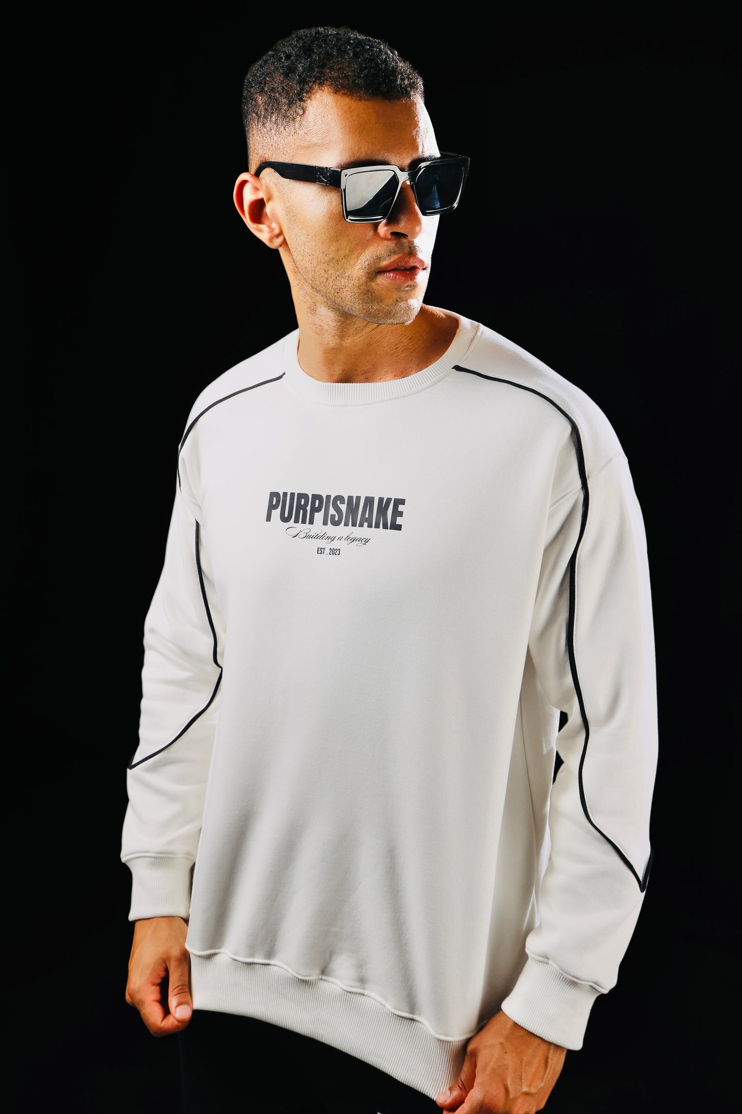 White piping sweatshirt