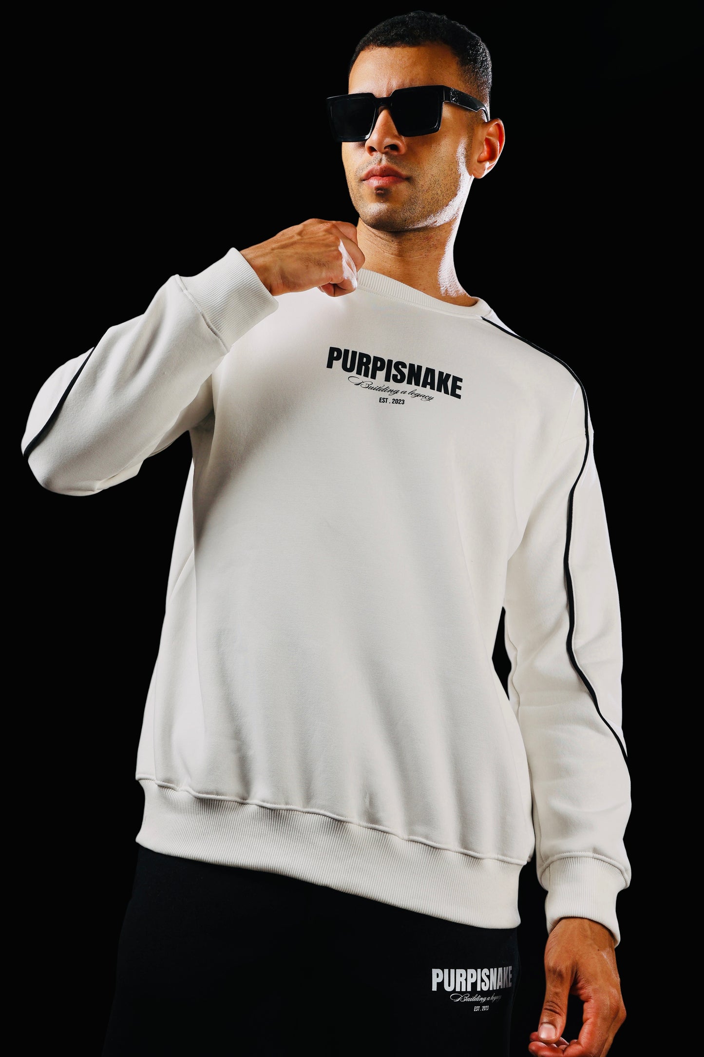 White piping sweatshirt